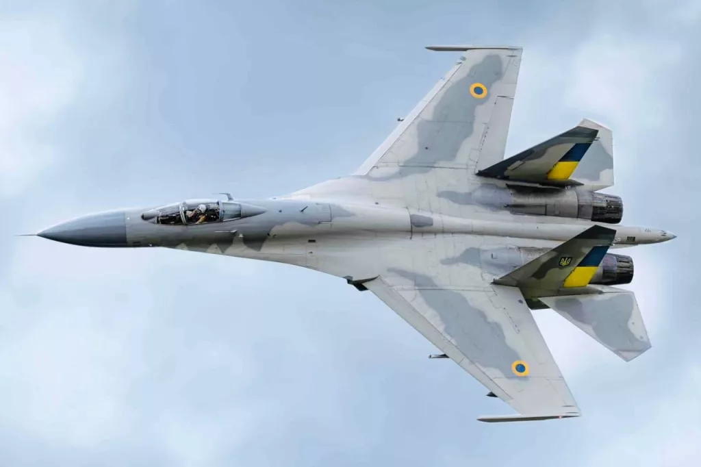 Пока ещё летающий Су-27 ВВСУ окрашенный на манер USAF