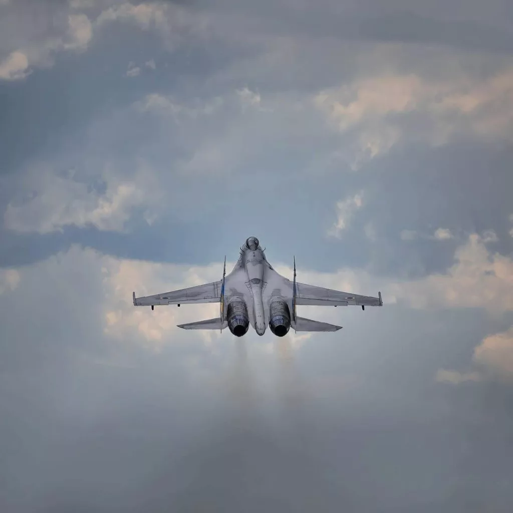 Пока ещё летающий Су-27 ВВСУ окрашенный на манер USAF