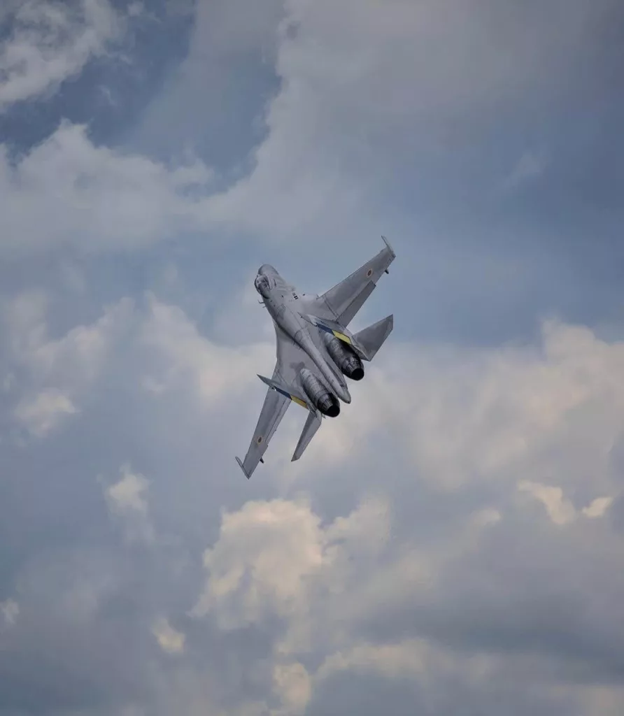Пока ещё летающий Су-27 ВВСУ окрашенный на манер USAF