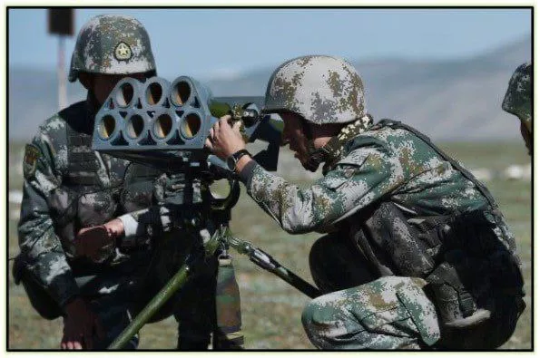 В свете дискуссий про 60-мм минометы и подручные РСЗО, в качестве средств повышения возможностей артиллерии в звене батальон и ниже, нельзя не вспомнить про одно очень необычное оружие