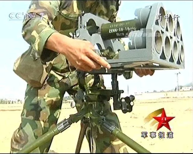 В свете дискуссий про 60-мм минометы и подручные РСЗО, в качестве средств повышения возможностей артиллерии в звене батальон и ниже, нельзя не вспомнить про одно очень необычное оружие