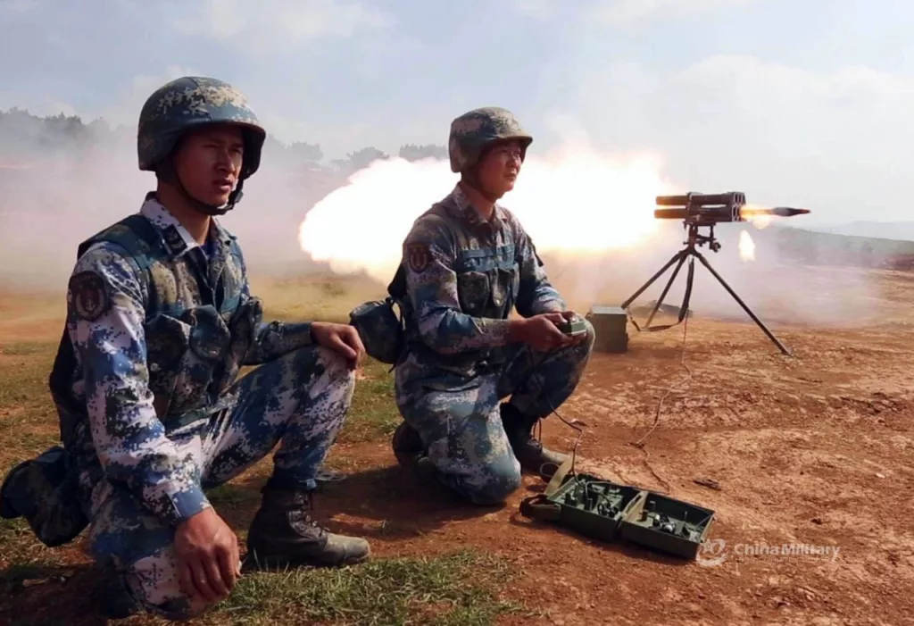 В свете дискуссий про 60-мм минометы и подручные РСЗО, в качестве средств повышения возможностей артиллерии в звене батальон и ниже, нельзя не вспомнить про одно очень необычное оружие