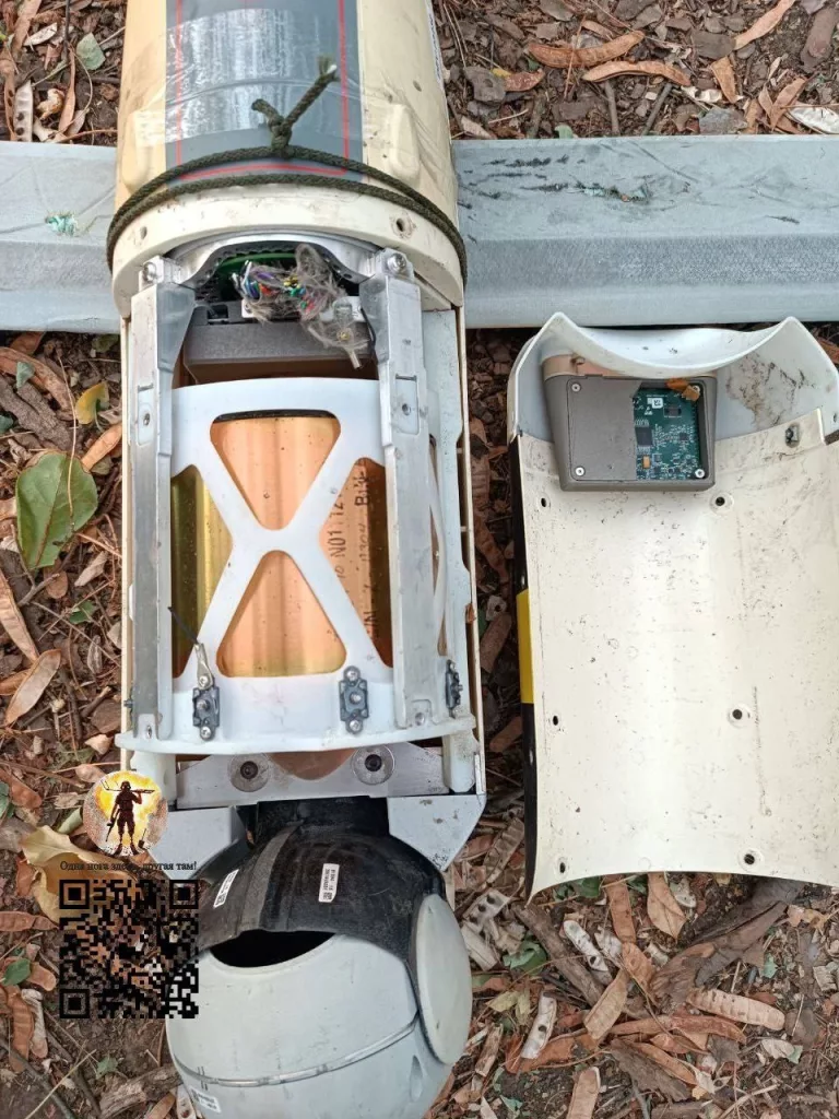 Упавший (возможно сбитый) американский барражирующий боеприпас Switchblade 600 где-то на фронте