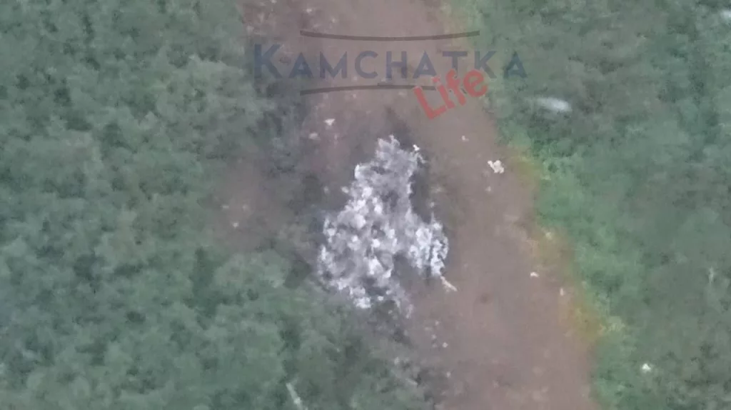 Вертолет Ми-8 разбился на Камчатке, врезавшись в сопку, появились первые кадры с места крушения