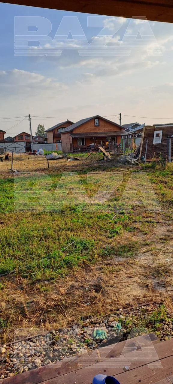 Последние секунды перед ударом дрона в Подмосковье и последствия взрыва: дырки в заборах, перевернутая мебель и остатки БПЛА