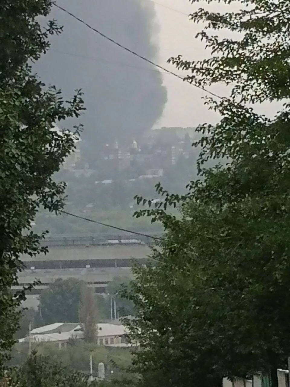 В Краматорске сильный пожар, горит многоэтажка