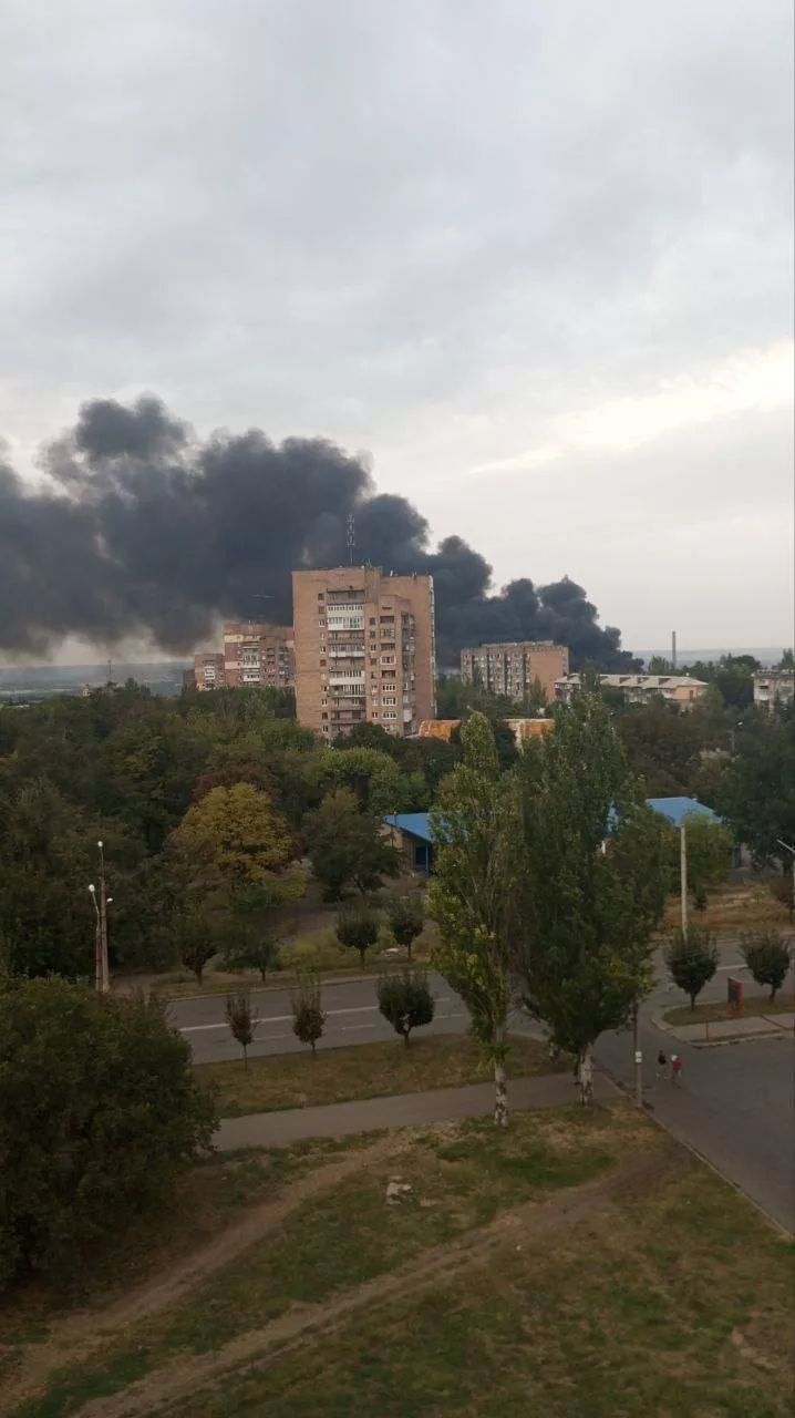 В Краматорске сильный пожар, горит многоэтажка