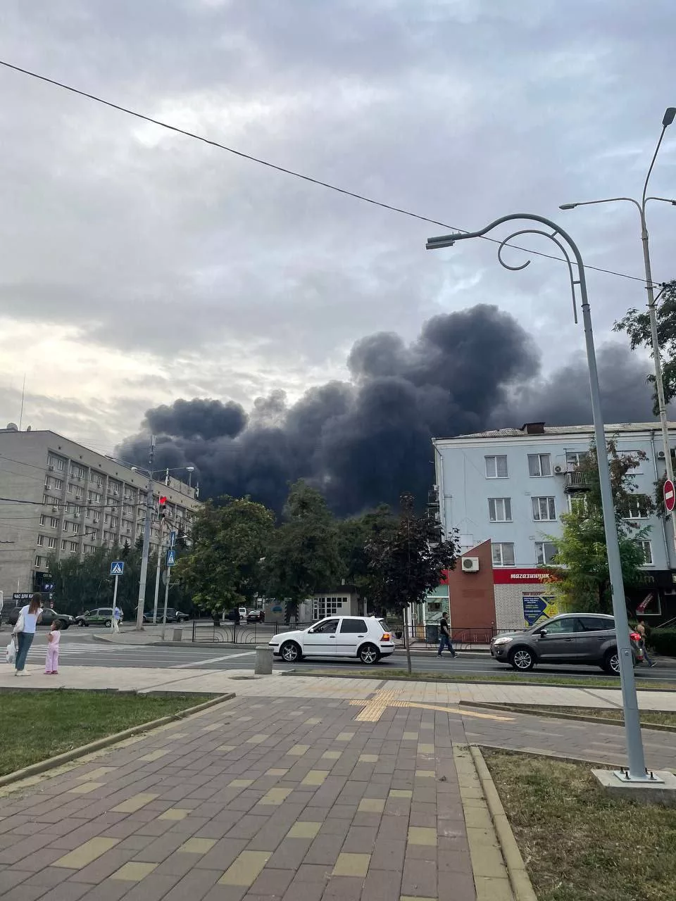 В Краматорске сильный пожар, горит многоэтажка