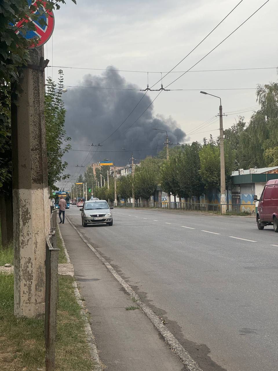 В Краматорске сильный пожар, горит многоэтажка