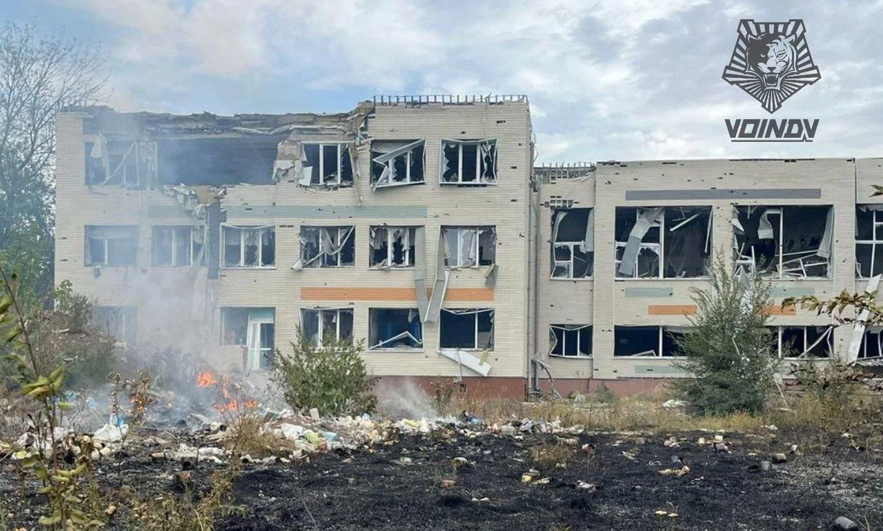 Времевское направление: 1,5-тонная объемно-детонирующая бомба (ОДАБ) навестила пункт временной дислокации боевиков 128 бригады территориальной обороны Украины в Великой Новосёлке, оборудованный в здании гимназии