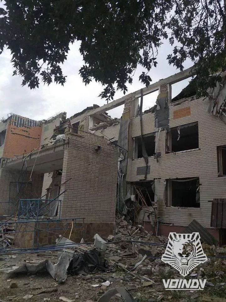 Времевское направление: 1,5-тонная объемно-детонирующая бомба (ОДАБ) навестила пункт временной дислокации боевиков 128 бригады территориальной обороны Украины в Великой Новосёлке, оборудованный в здании гимназии