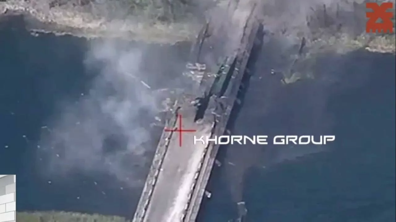 Появились кадры удара по мосту через Сейм около населенного пункта Карыж в Курской области