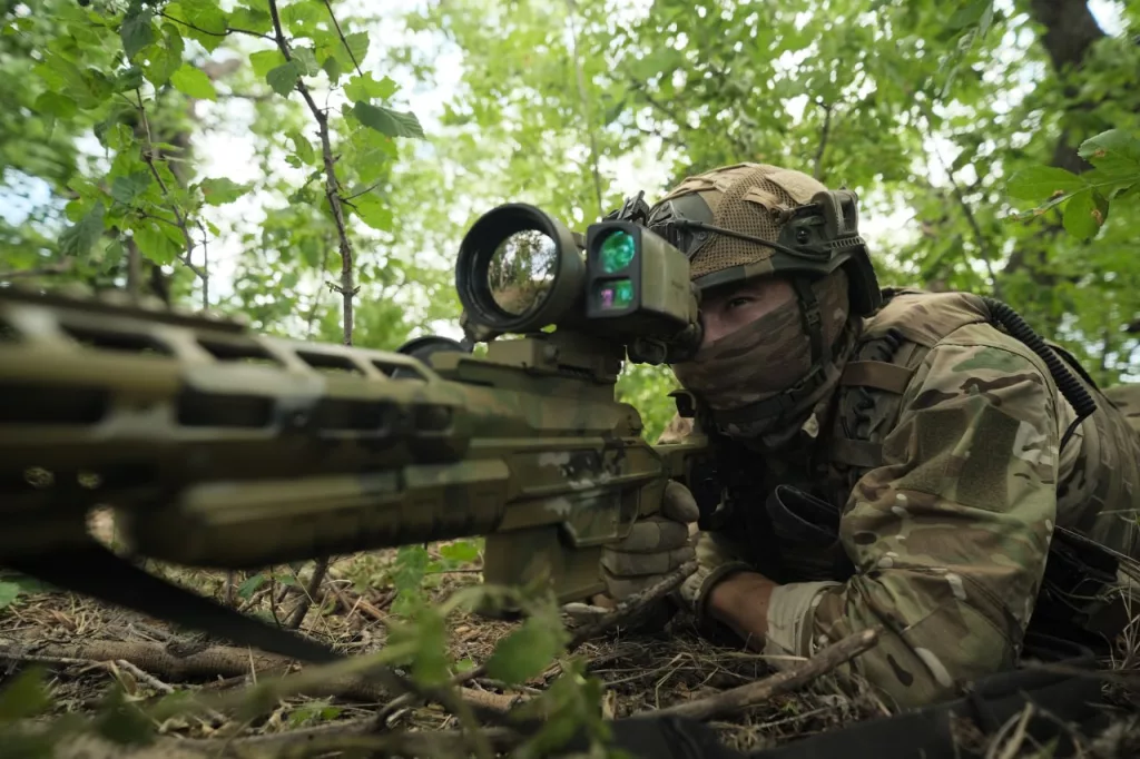 Снайперы группировки войск «Центр» прикрывают штурмовые подразделения в ходе наступательных действий на Авдеевском направлении