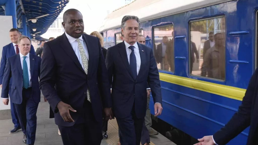 Секретные переговоры в Киеве: Блинкен и Лэмми обсуждают, как украинские ракеты могут достигнуть России