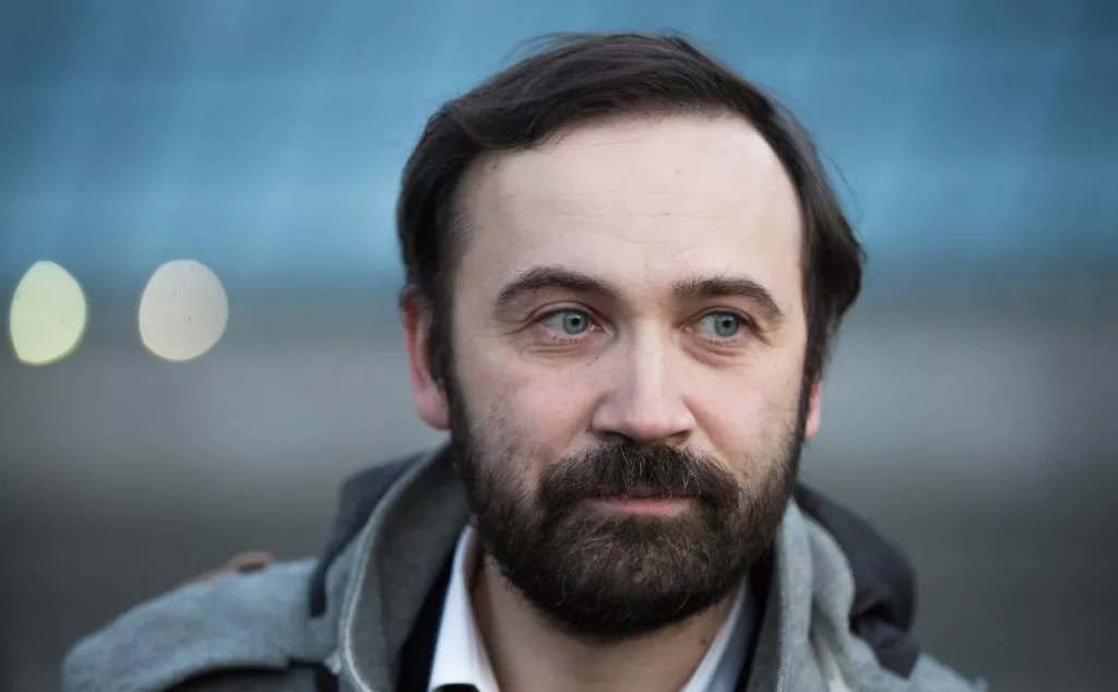 Бывший депутат под прицелом: Илья Пономарев получил 10 лет колонии и попал в международный розыск