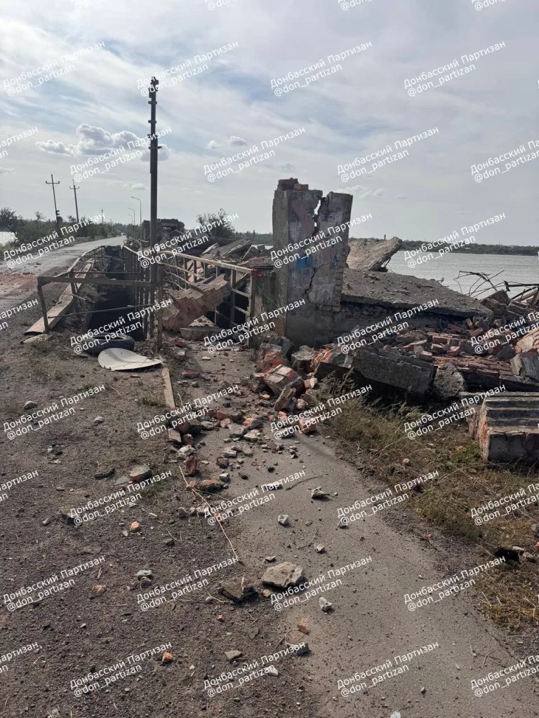 Час назад нанесён повторный удар по плотине Кураховского водохранилища — разрушены обслуживающие здания и повреждён один из шлюзов