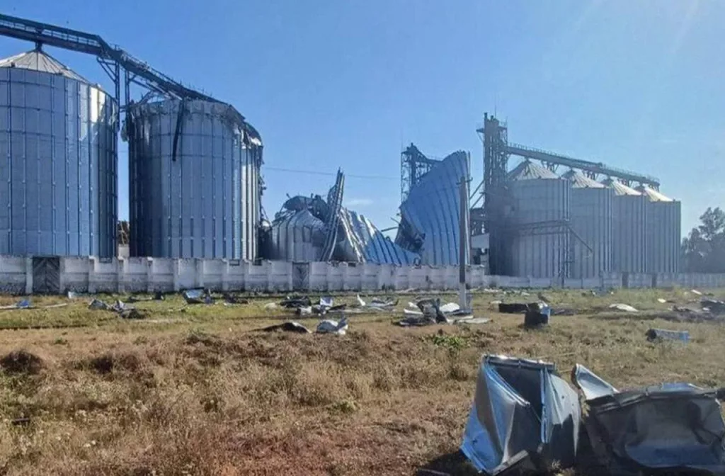 Последствия прилёта по элеватору в Глухове, Сумская область