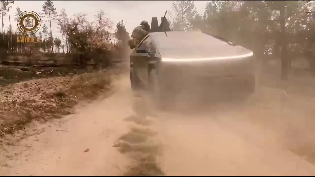 Два автомобиля Tesla Cybertruck вооруженные 12,7-мм пулемётами Browning M2 отправлены в зону СВО