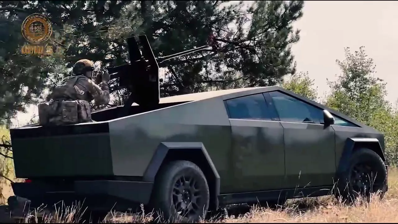 Два автомобиля Tesla Cybertruck вооруженные 12,7-мм пулемётами Browning M2 отправлены в зону СВО