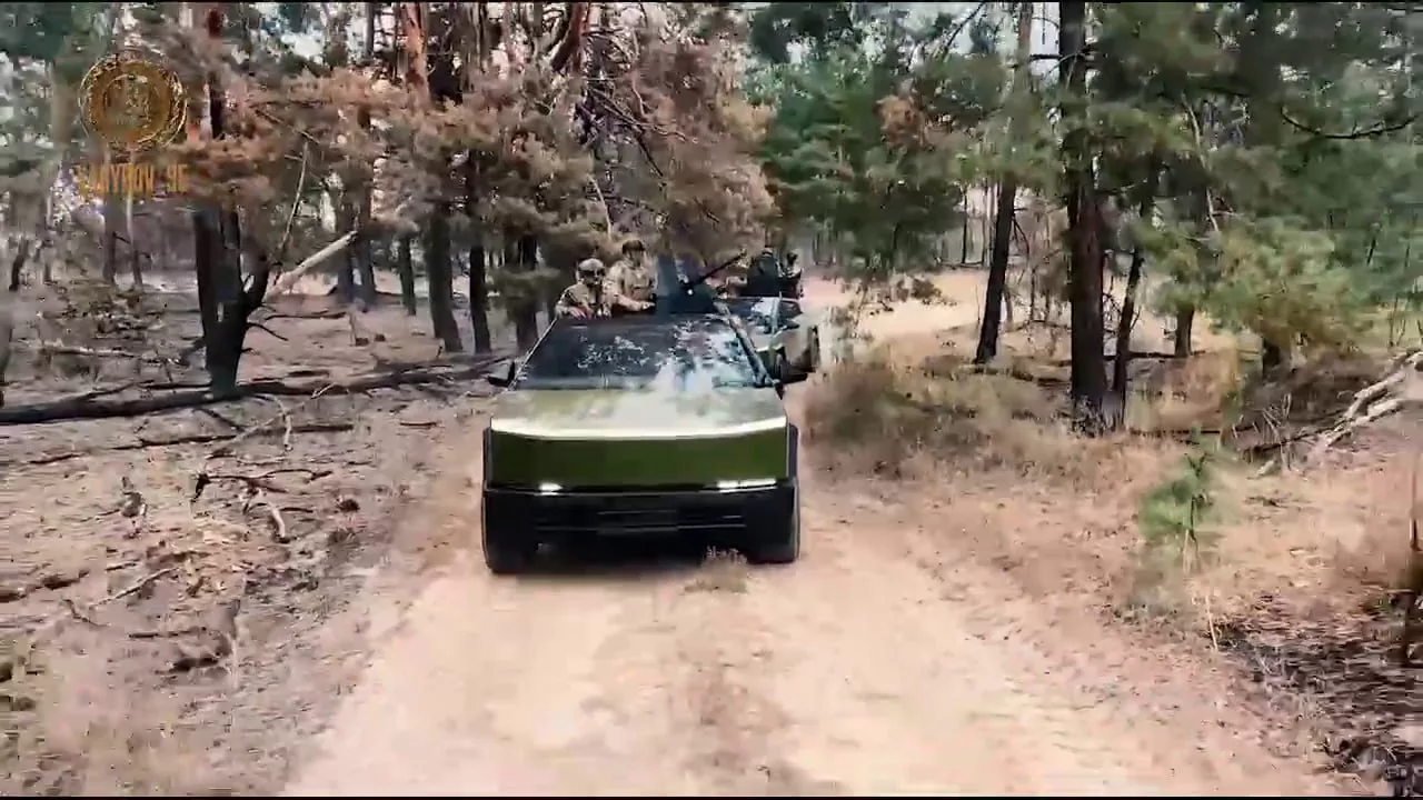 Два автомобиля Tesla Cybertruck вооруженные 12,7-мм пулемётами Browning M2 отправлены в зону СВО