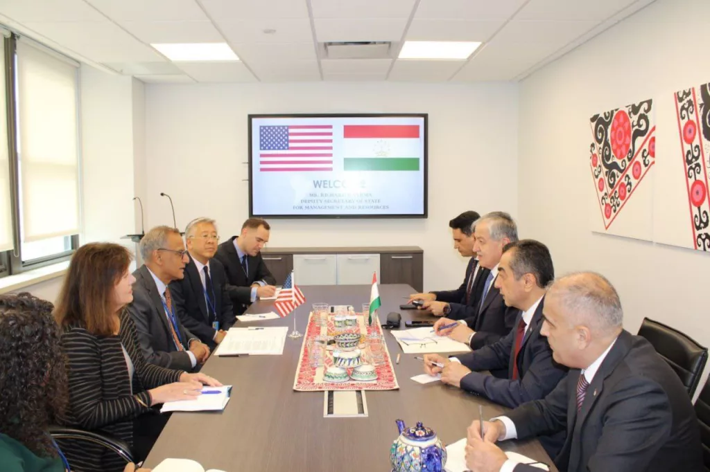 Кто кто, а вот таджикское высшее политическое руководство выжимает все для себя возможное из очередного саммита ООН