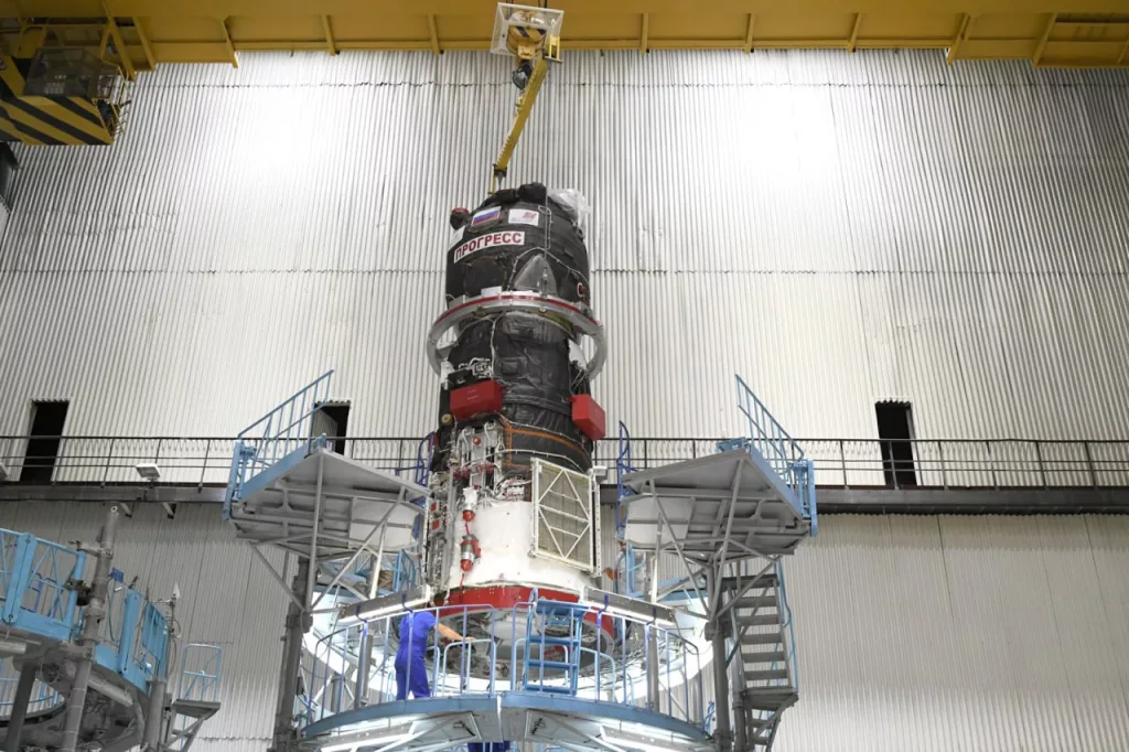 Новый грузовой космический корабль "Прогресс МС-30" отправился на Байконур