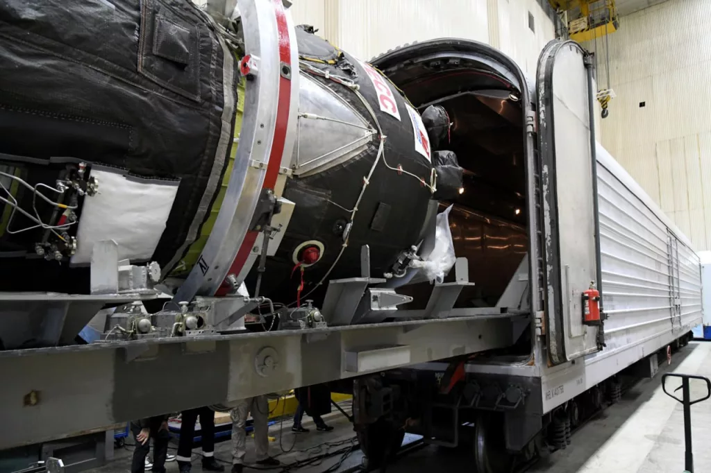 Новый грузовой космический корабль "Прогресс МС-30" отправился на Байконур