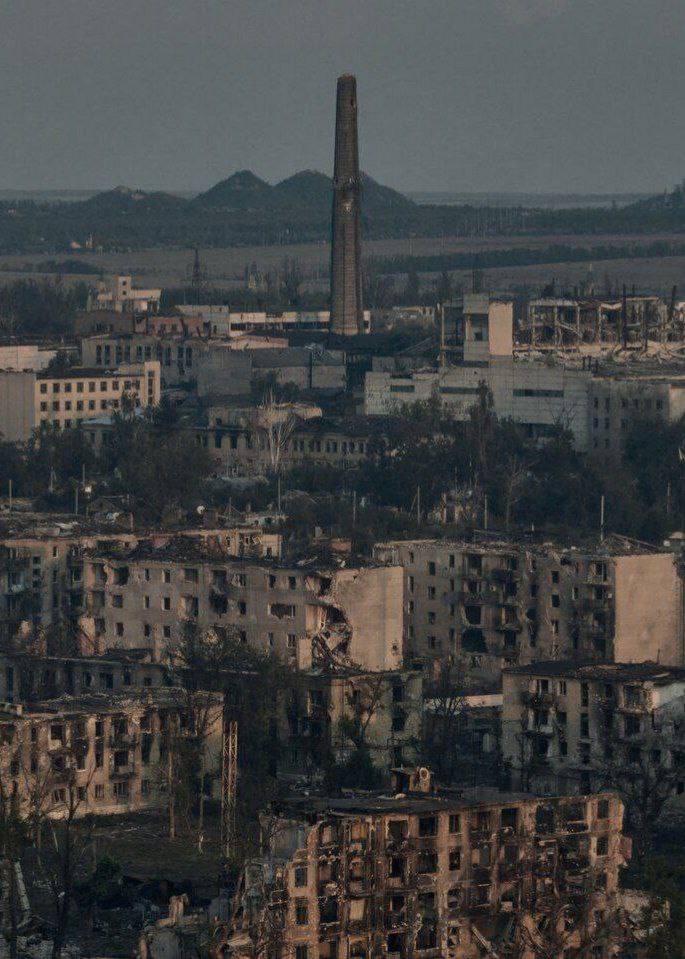 Освобожденная Красногоровка и господствующей над местностью огнеупорный завод, к которому когда-то прорывался тот самый легендарный "Царь-Мангал"