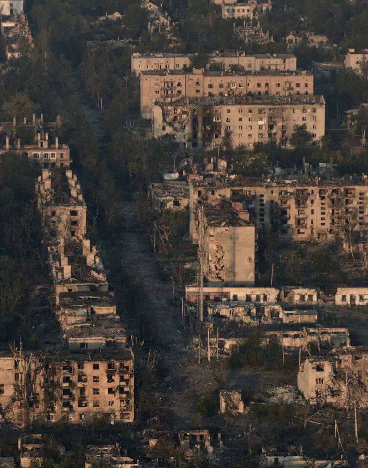 Освобожденная Красногоровка и господствующей над местностью огнеупорный завод, к которому когда-то прорывался тот самый легендарный "Царь-Мангал"