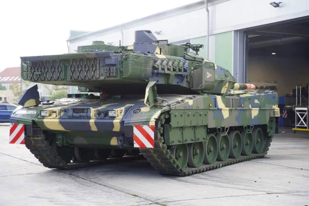 Очередные два немецких танка Leopard 2A7HU поступили в ВС Венгрии