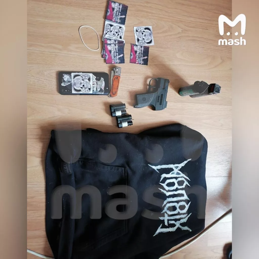 Девочка-скинхед из Калуги захотела вступить в террористический РДК вместе с парнем, но случился "ой"