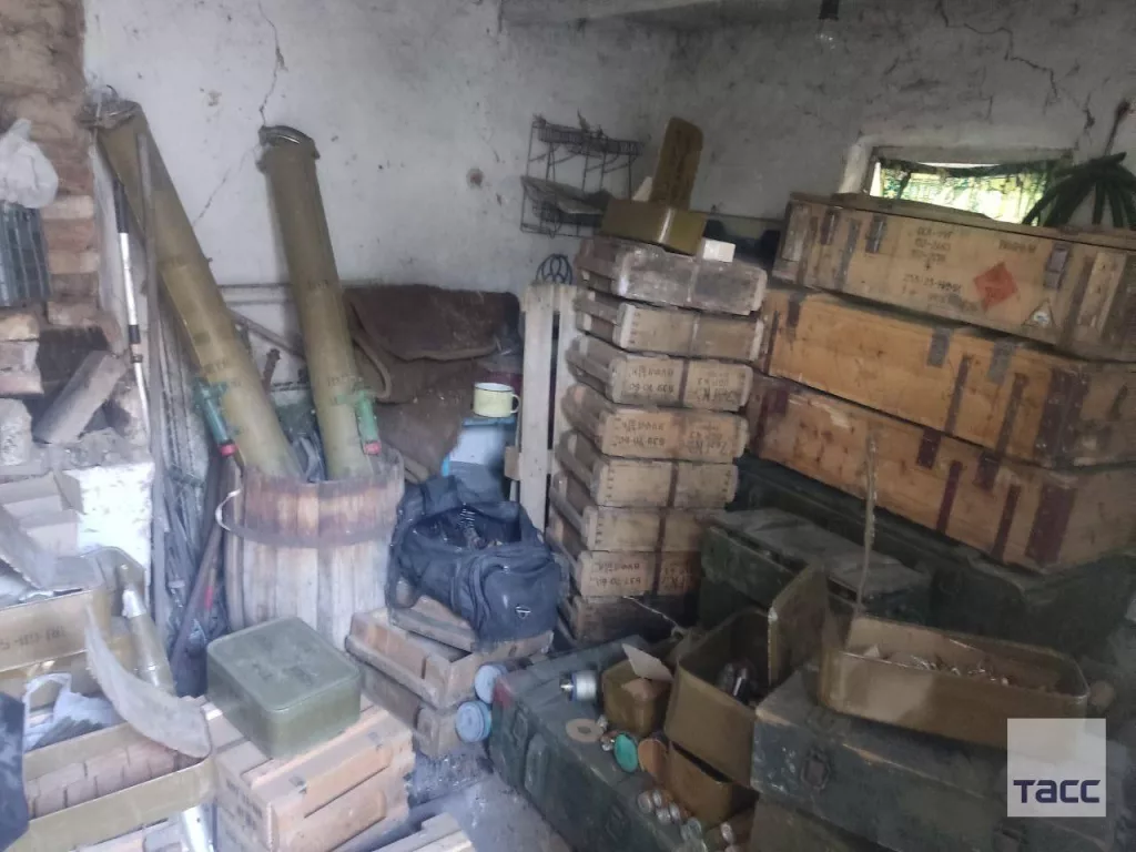 Спецслужбы ДНР обнаружили крупный тайник со взрывчаткой на юго-востоке региона