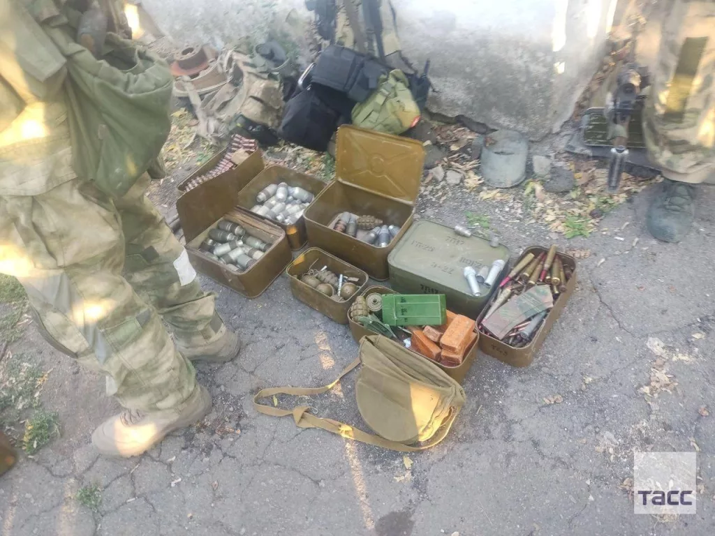 Спецслужбы ДНР обнаружили крупный тайник со взрывчаткой на юго-востоке региона