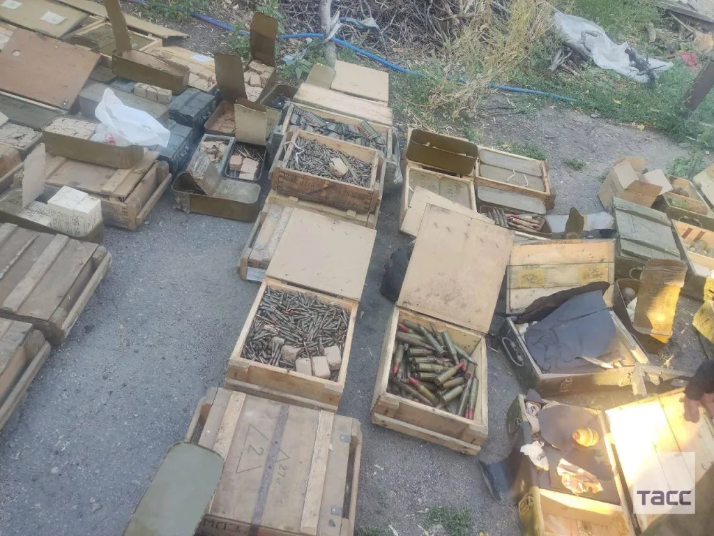 Спецслужбы ДНР обнаружили крупный тайник со взрывчаткой на юго-востоке региона