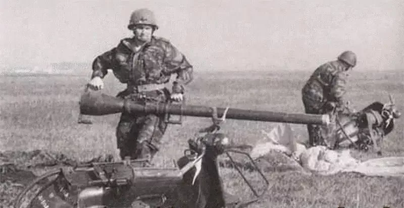 Vespa 150 TAP — это мотороллер-гранатомет, грозное оружие французских десантников 50-х годов прошлого века