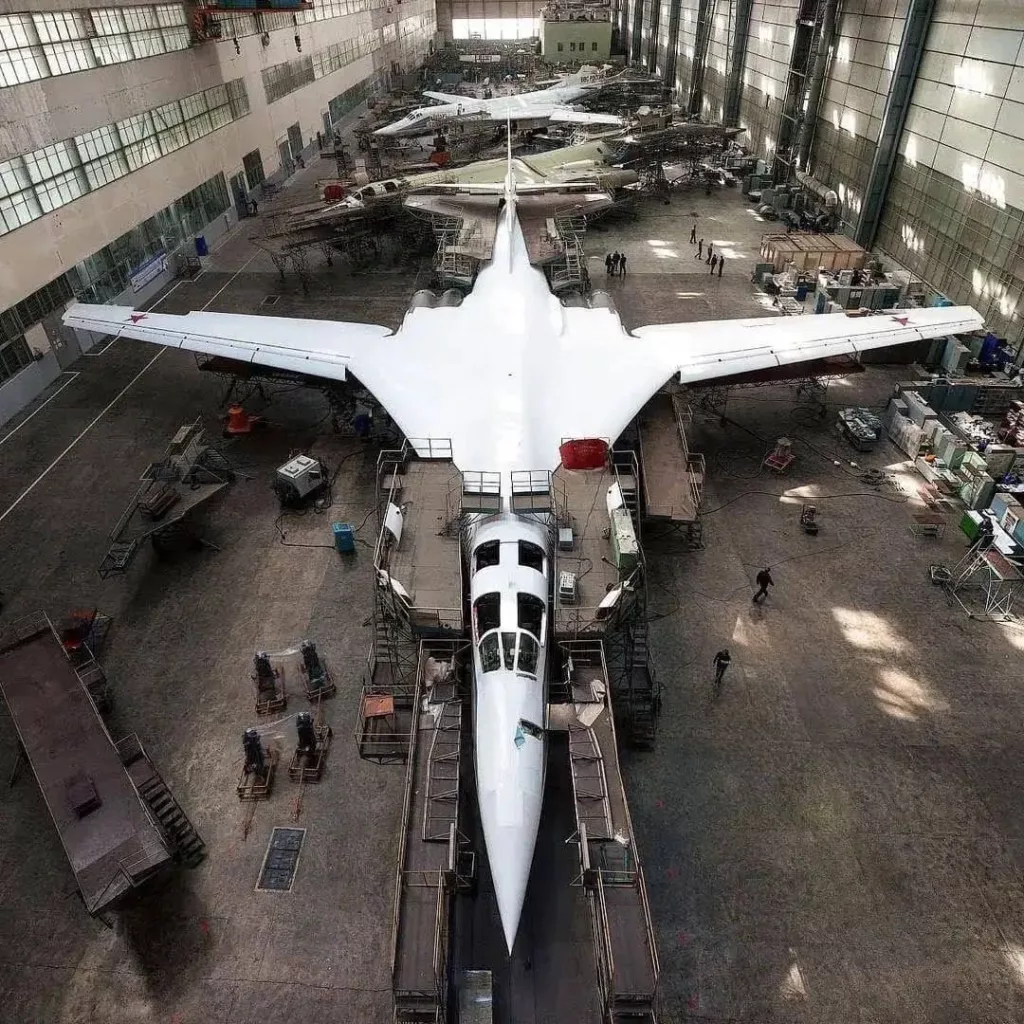В одном из ангаров по сборке Ту-160