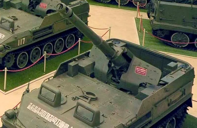 Ранее мы уже писали про такой вариант превращения буксируемых 122-мм и 130-мм пушек в самоходные, как установка их артиллерийской части на базу гусеничного тягача АТС-59