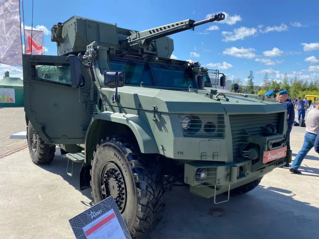 Защищенный автомобиль специального назначения десантируемый ЗАСН-Д "Тайфун-ВДВ"