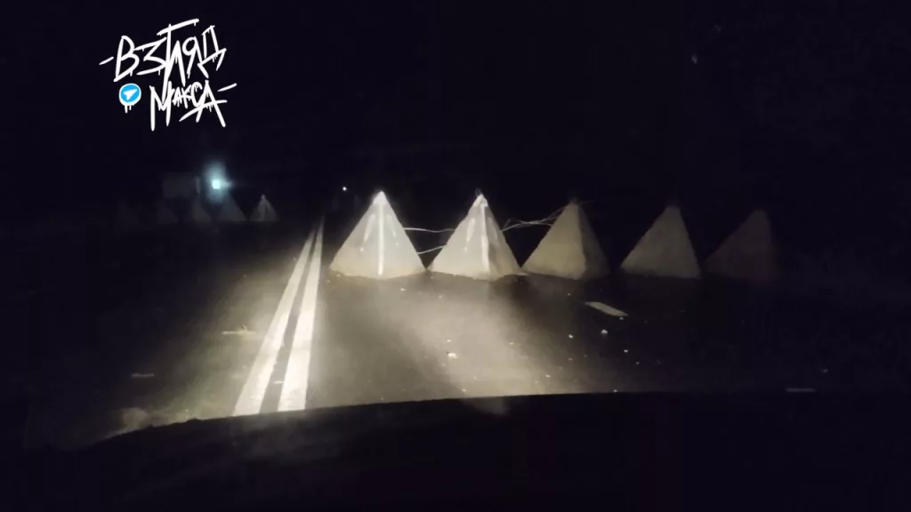 В Курской области противник при помощи ДРГ активно устанавливает так называемые «зубы дракона» в нашем тылу непосредственно на трассах эвакуации