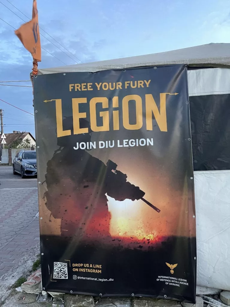 Реклама наёмничества для Украины за границей.