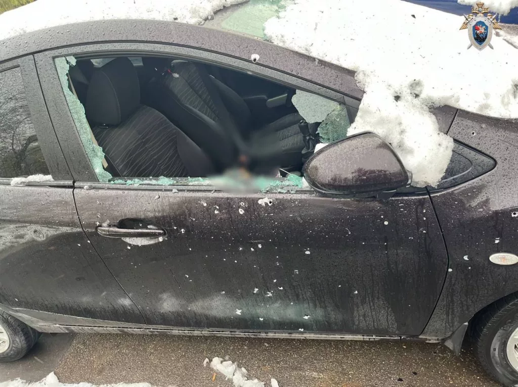 СВУ сработало в Москве, которое находилось в пакете на капоте внедорожника TANK, припаркованного у жилой высотки на Профсоюзной