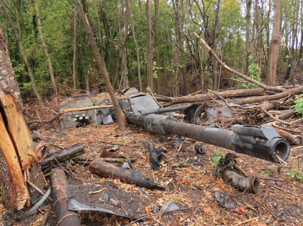 Курская область, уничтоженная вражеская техника около н.п. Шептуховка , есть башня британского танка Challenger 2, уничтоженный американский МРАП МахPro, американский БТР М113 и французский БТР VAB