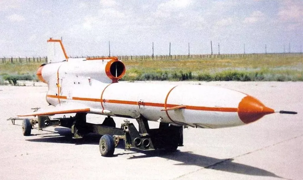 Ту-243 - это советский и российский беспилотный летательный аппарат (БПЛА), предназначенный для ведения разведки