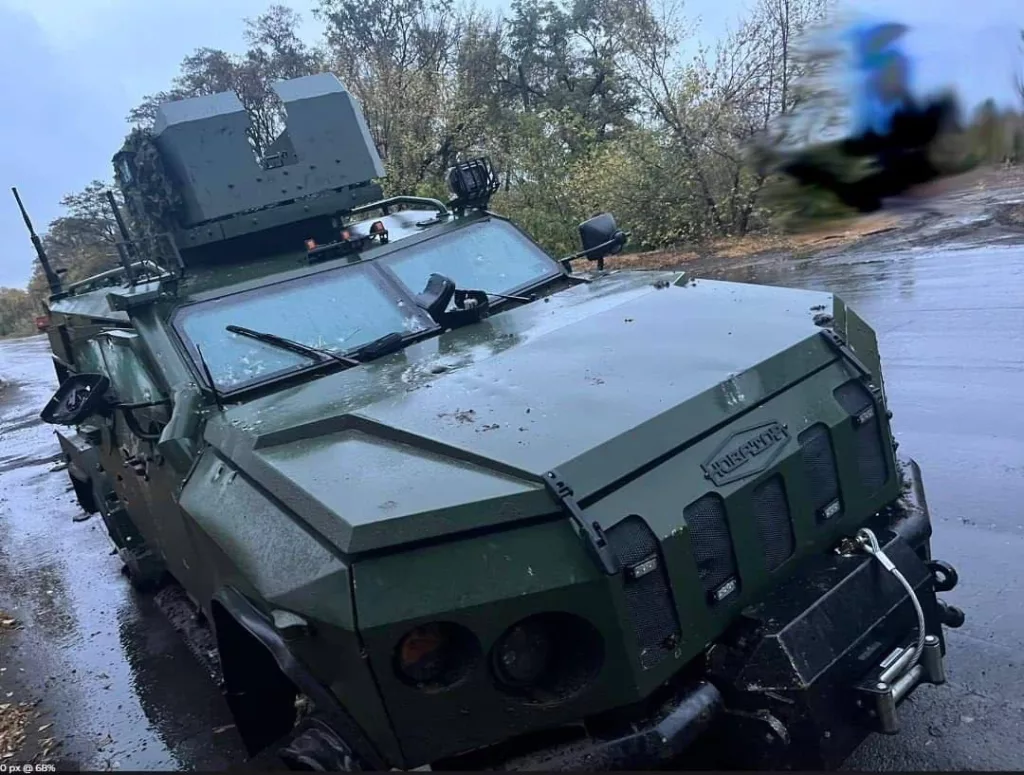 Немного «потрепанный» украинский бронеавтомобиль СБА «Новатор» под Часовым Яром