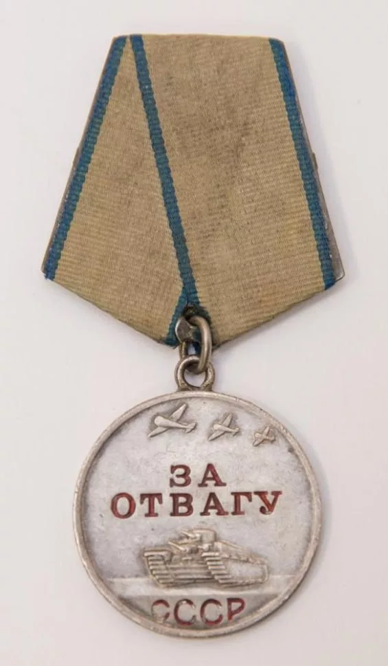 17 октября 1938 года была учреждена высшая медаль в наградной системе СССР — «За отвагу»