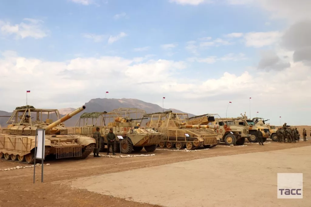 Бронеавтомобиль АСН 233115 «Тигр-М СпН» с станковым крупнокалиберным пулемётом ДШК в антидроновом скворечнике и дополнительным бронированием