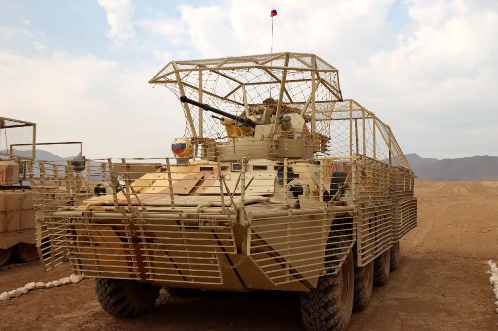 Бронеавтомобиль АСН 233115 «Тигр-М СпН» с станковым крупнокалиберным пулемётом ДШК в антидроновом скворечнике и дополнительным бронированием