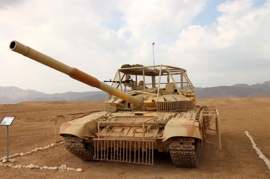 Бронеавтомобиль АСН 233115 «Тигр-М СпН» с станковым крупнокалиберным пулемётом ДШК в антидроновом скворечнике и дополнительным бронированием