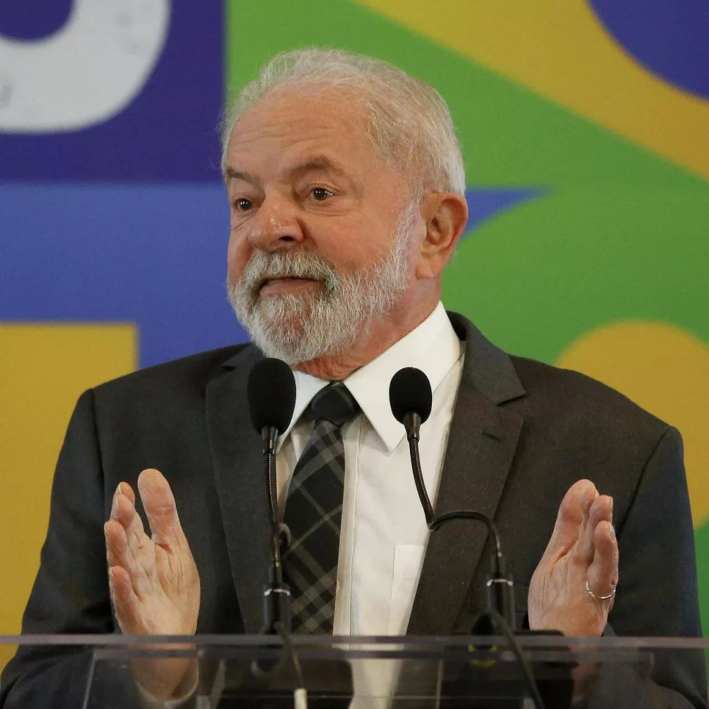 Президент Бразилии отменил поездку в Россию на саммит БРИКС, потому что получил травмы, упав в ванной