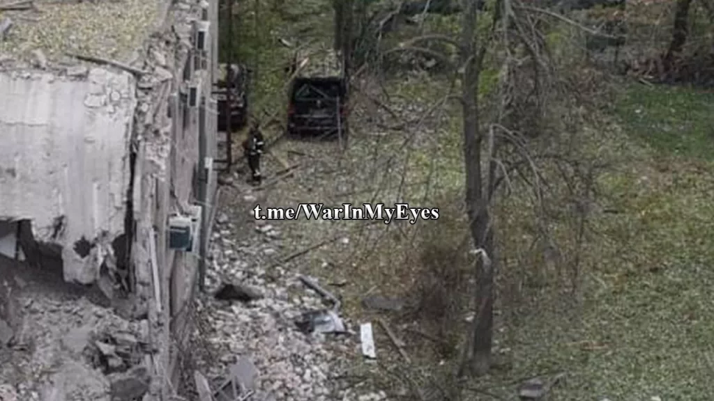 Запорожье, последствия удара ВС РФ: А вы тоже ездите в детский садик на зеленых бусиках и кроссоверах?